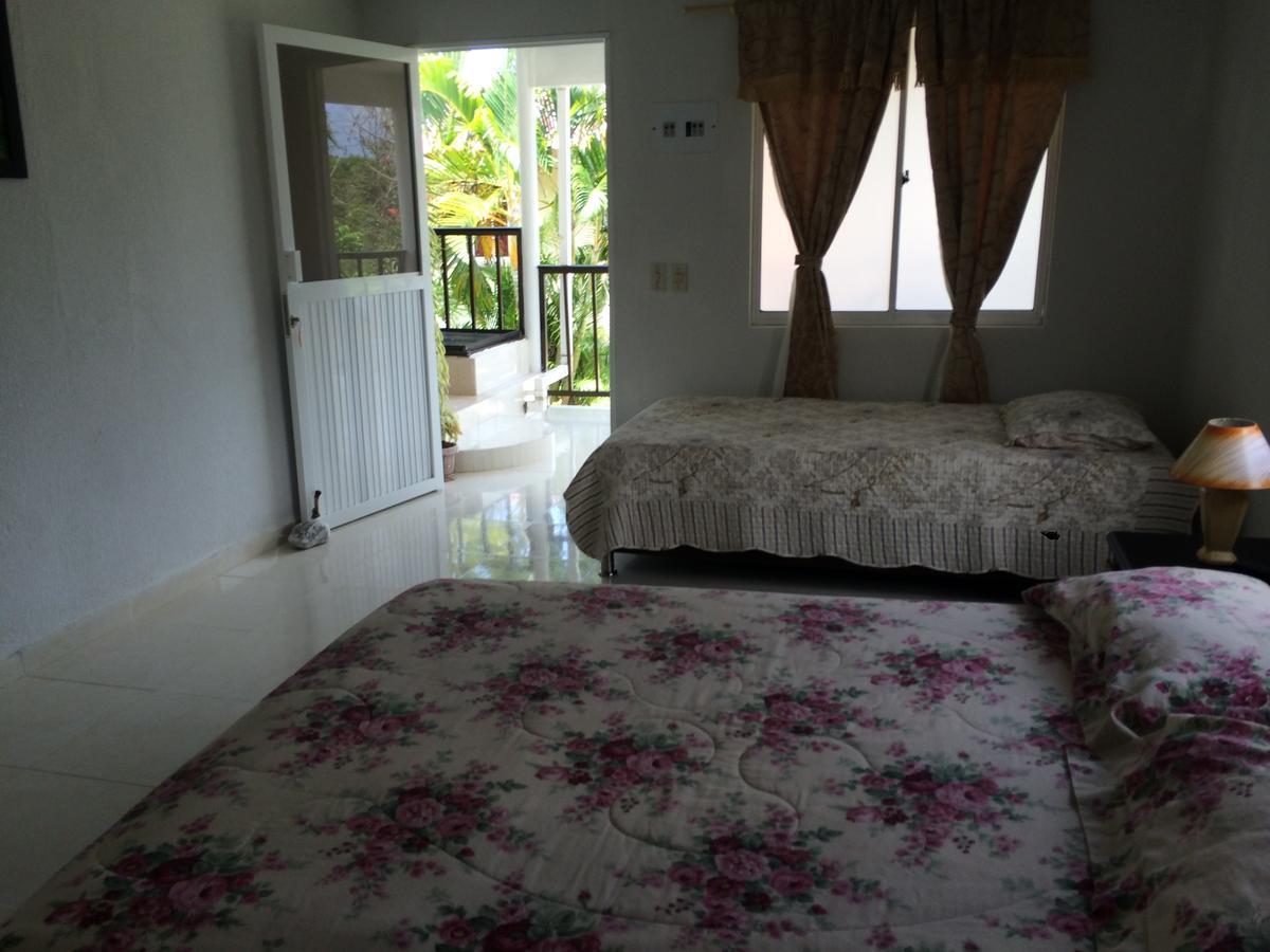 Posada Miss Portia South West Bay Exterior foto
