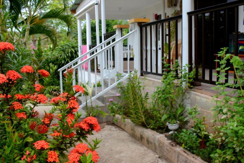 Posada Miss Portia South West Bay Exterior foto